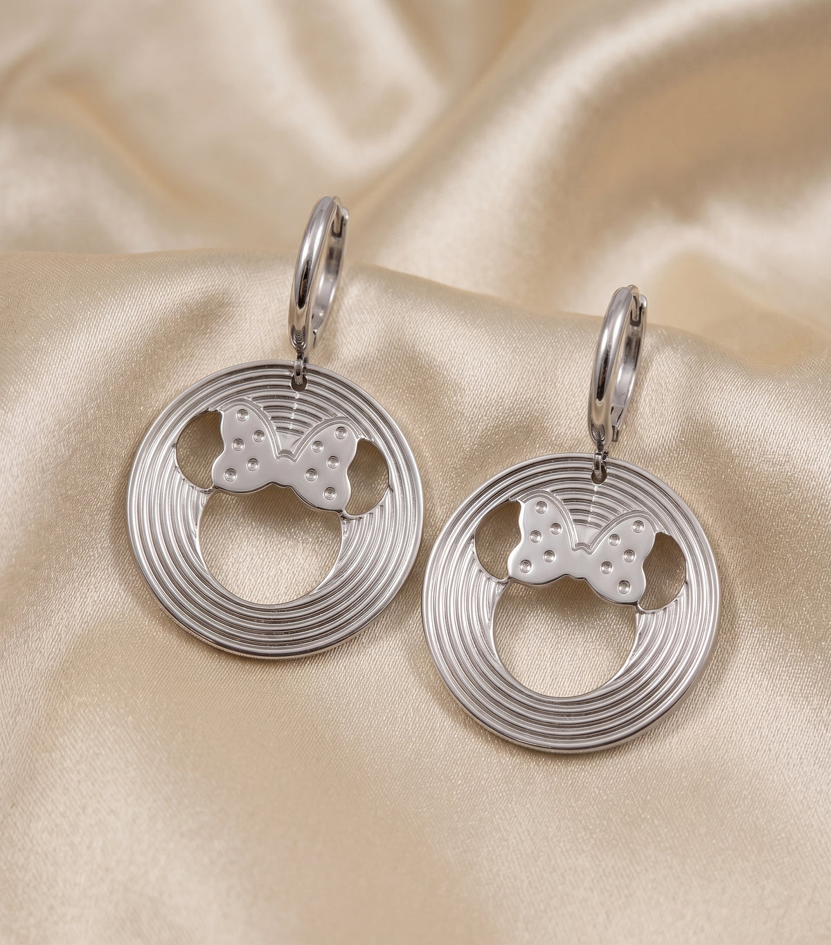 Minnie Mouse Earring with Layered Circular Lines and 3D Style