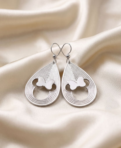 Minnie Mouse earrings with layered teardrop lines and 3D style.