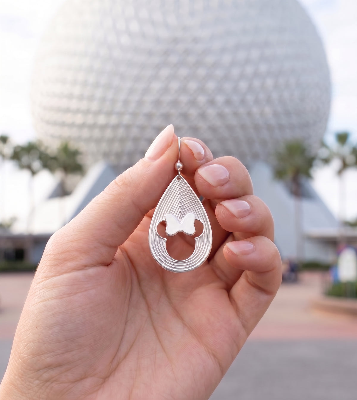 Minnie Mouse earrings with layered teardrop lines and 3D style.